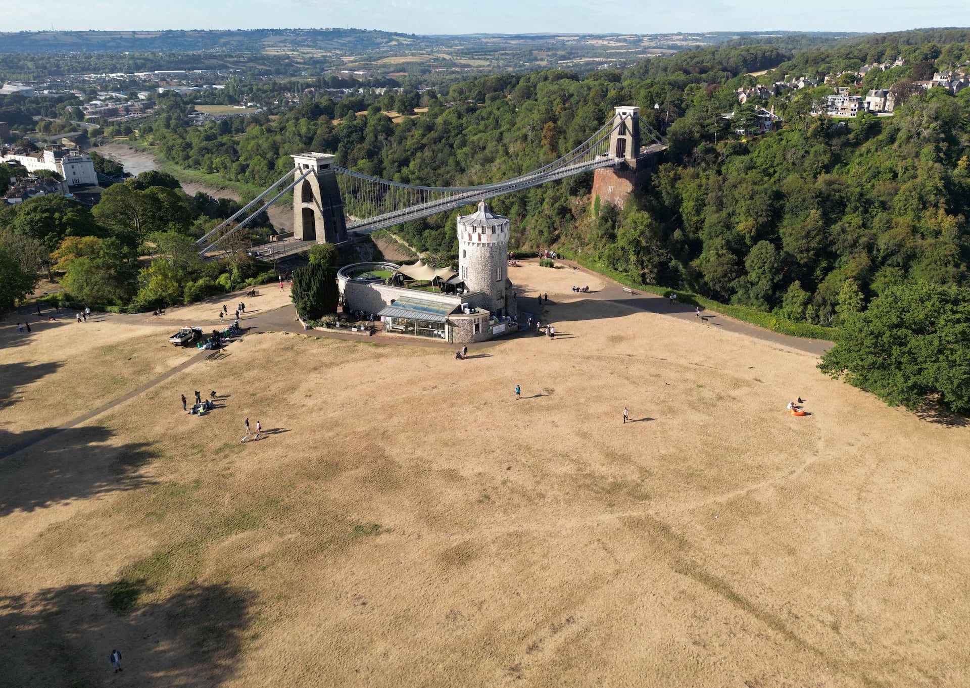 A drone view shows parched parkland around the Clifton Observatory, with Clifton Suspension Bridge behind, after Britain’s Environment Agency declared seven areas of England to be in drought, Bristol, Britain, August 9, 2026. - REUTERS/Toby Melville/File Photo