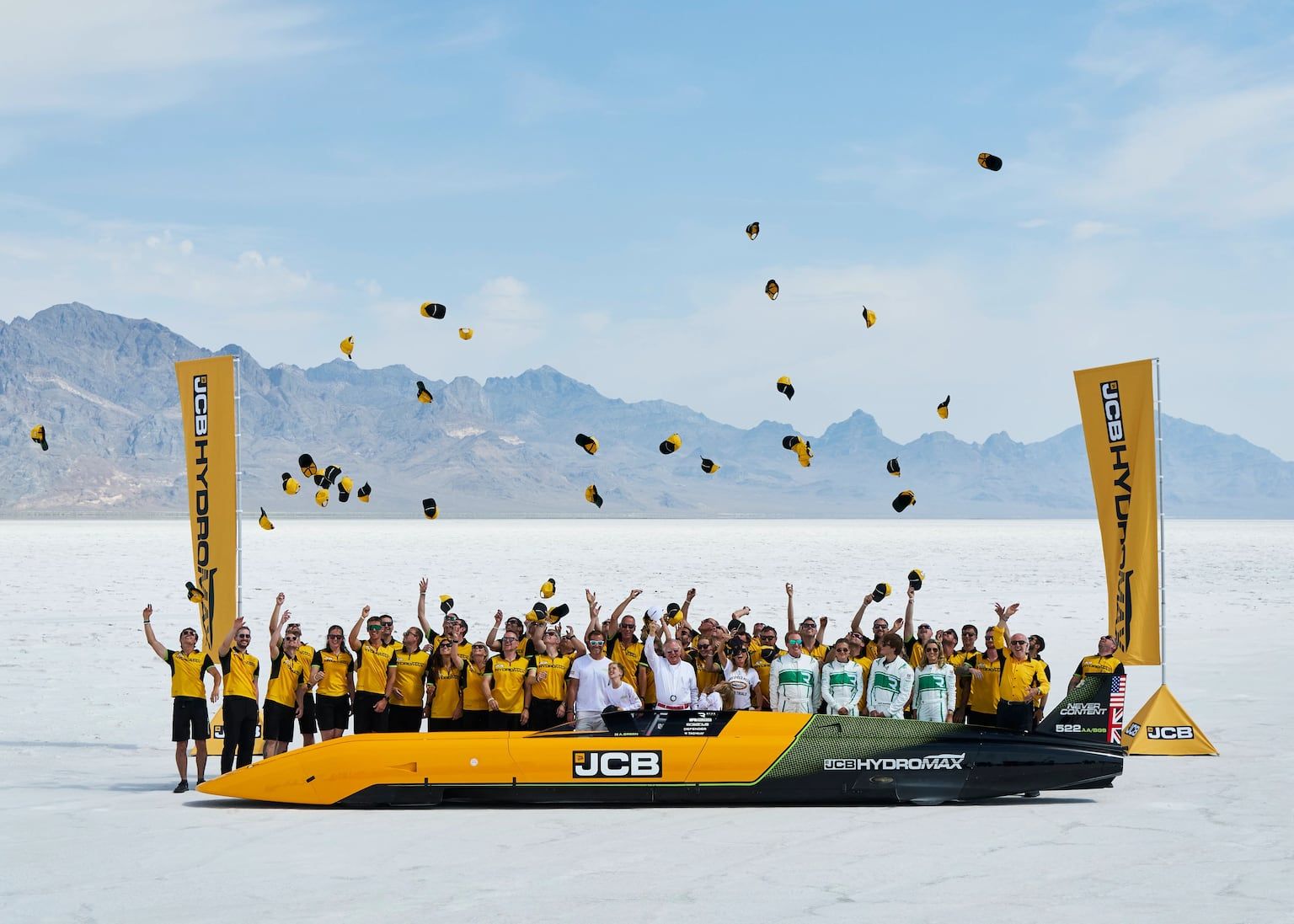 The JCB Hydromax has set a new land speed record by reaching 406.320 mph - irishnews.com