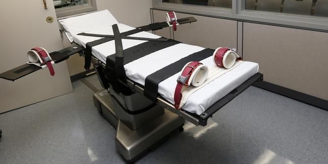 A gurney in the execution chamber at the Oklahoma State Penitentiary in McAlester, Oklahoma, on October 9, 2014. - lemonde.fr