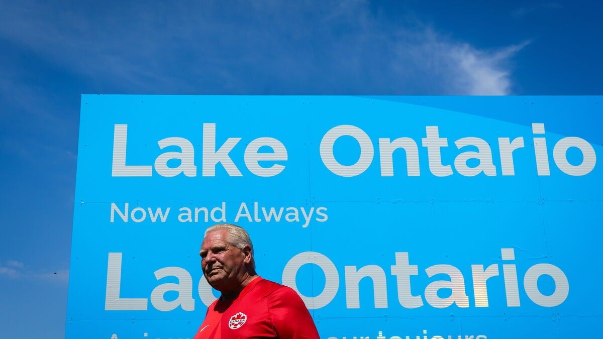 Ontario Premier Doug Ford unveils a Lake Ontario sign on the Canadian shoreline after President Trump’s renaming order. - Keito Newman/Canadian Press via AP/TT
