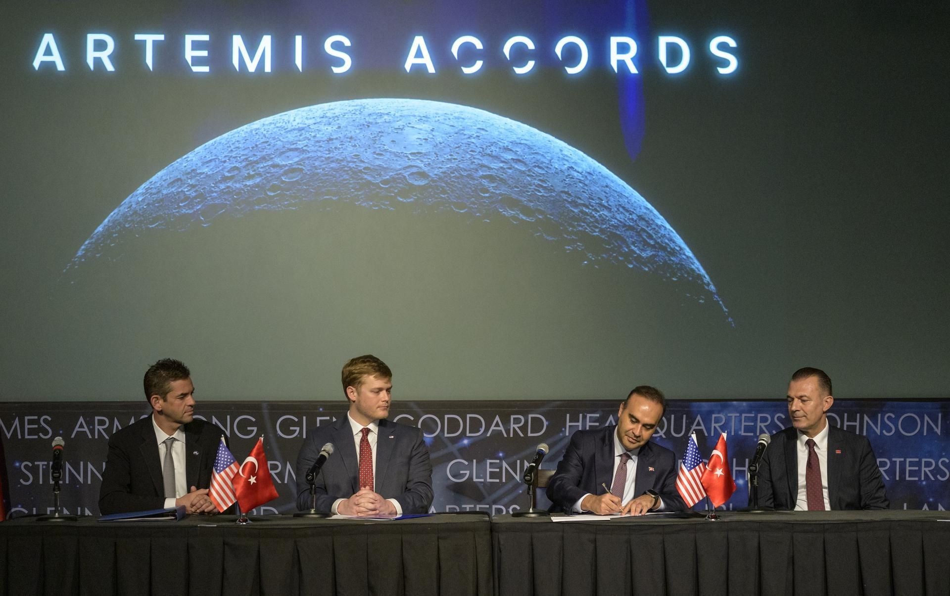 Turkish Industry and Technology Minister Mehmet Fatih Kacır signs the Artemis Accords at NASA headquarters in Washington on Aug. 31, 2026. - NASA/Bill Ingalls