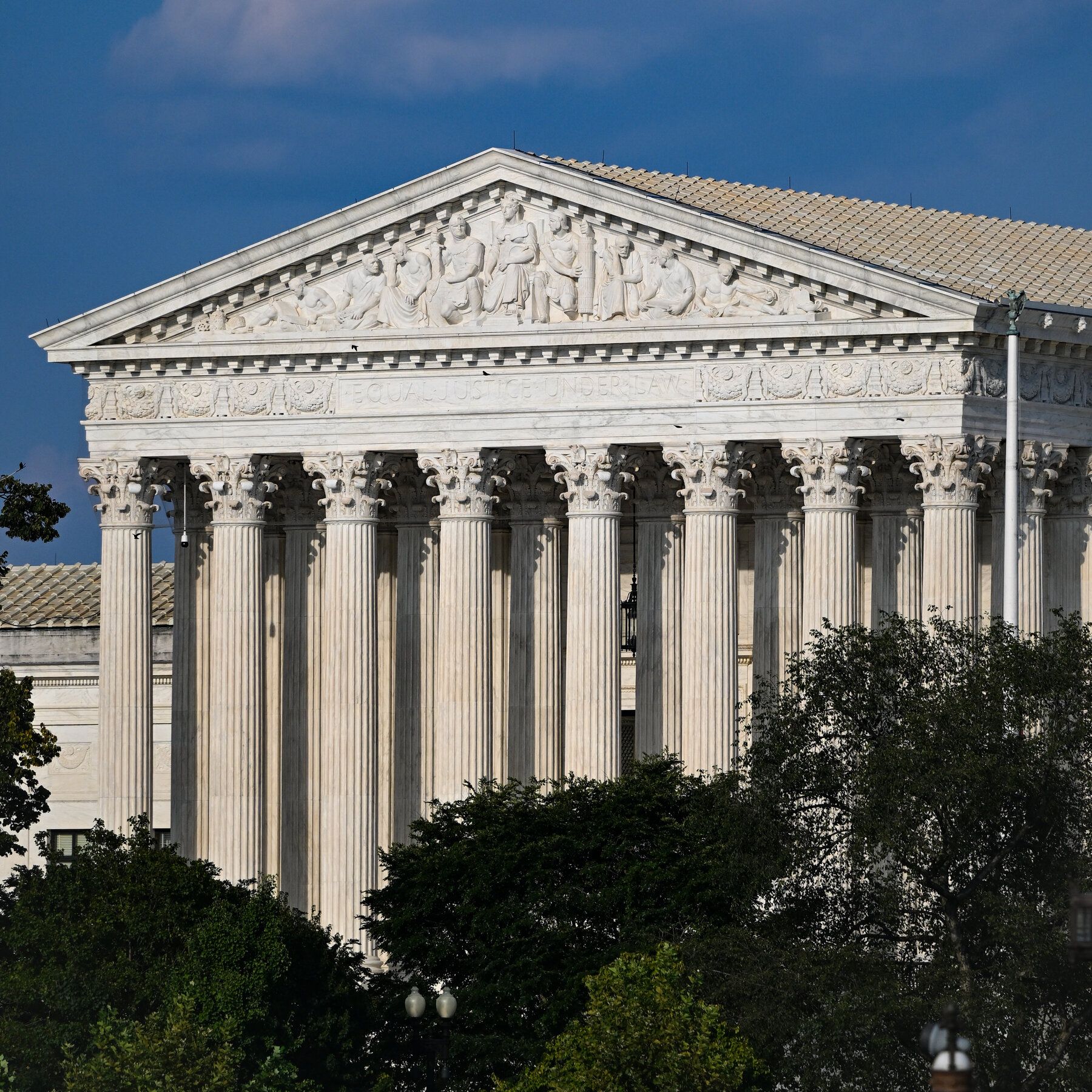 National Republican groups had filed an emergency application to the Supreme Court asking the justices to step in and clear the way for them to get the lower TV ad rates. - nytimes.com