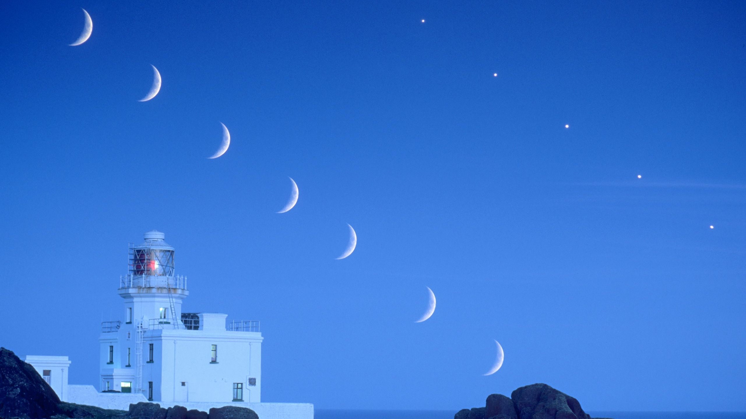 Images illustrating Venus’s changing apparent phase and size as seen from Earth. - space.com