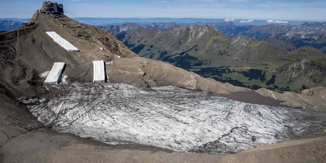 Synthetic coverings installed on Switzerland’s Sex Rouge glacier to slow melting, September 6, 2026 - lemonde.fr