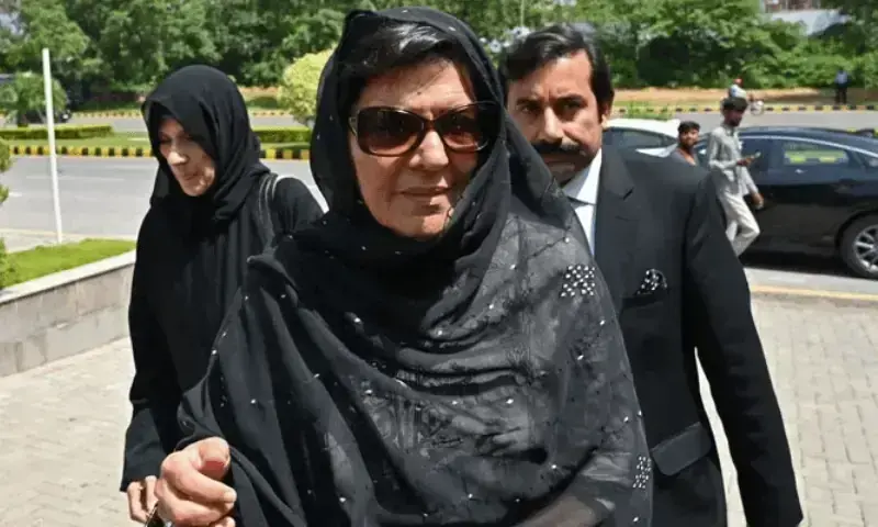 Aleema Khan and Uzma Khan arrive at the Islamabad High Court in 2023. - AFP/File